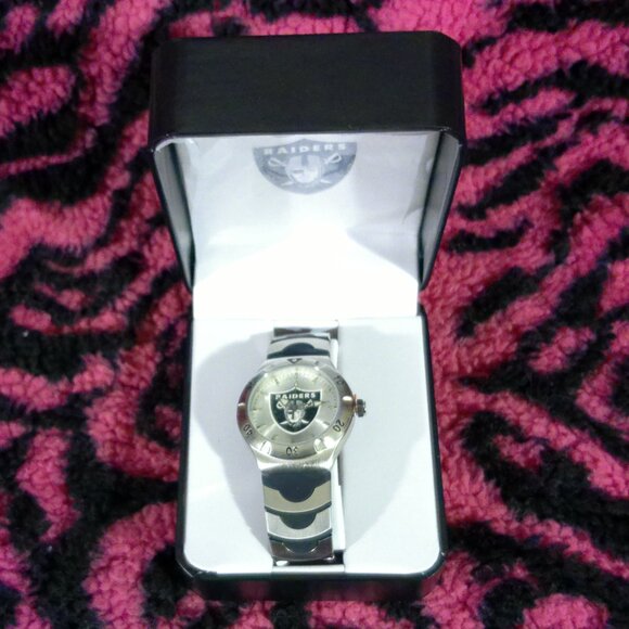 Raiders Game Time Quartz Analog Watch - Picture 1 of 7